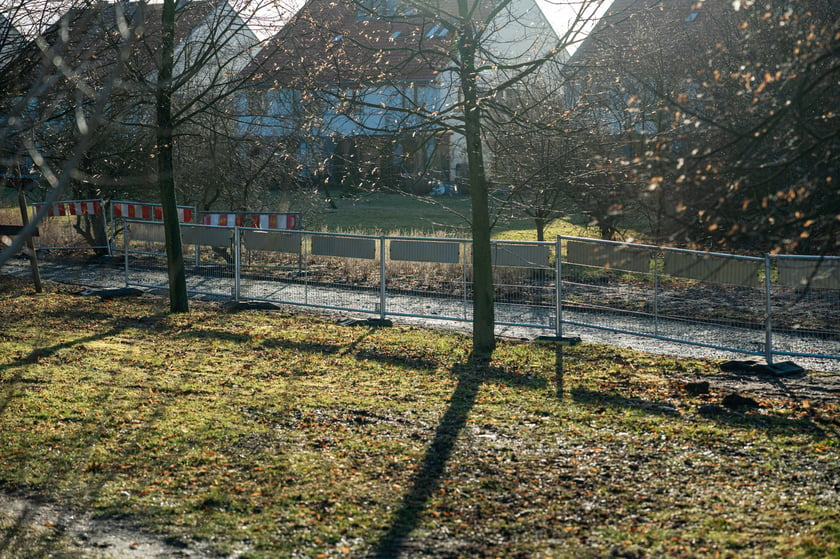 Droga dla pieszych i rowerów przy ulicy Koziej na Maślicach nabiera kształtu